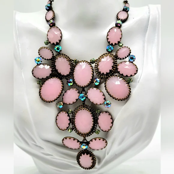 Sorrelli Rose Quartz + Aurora Borealis Swarovski Crystal Oval Statement Necklace - Picture 8 of 13